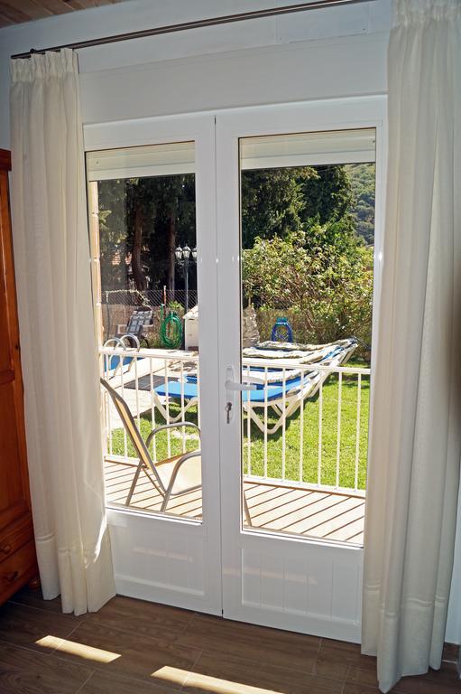 Casa Rural El Nacimiento เบเนาจ์อัน ภายนอก รูปภาพ